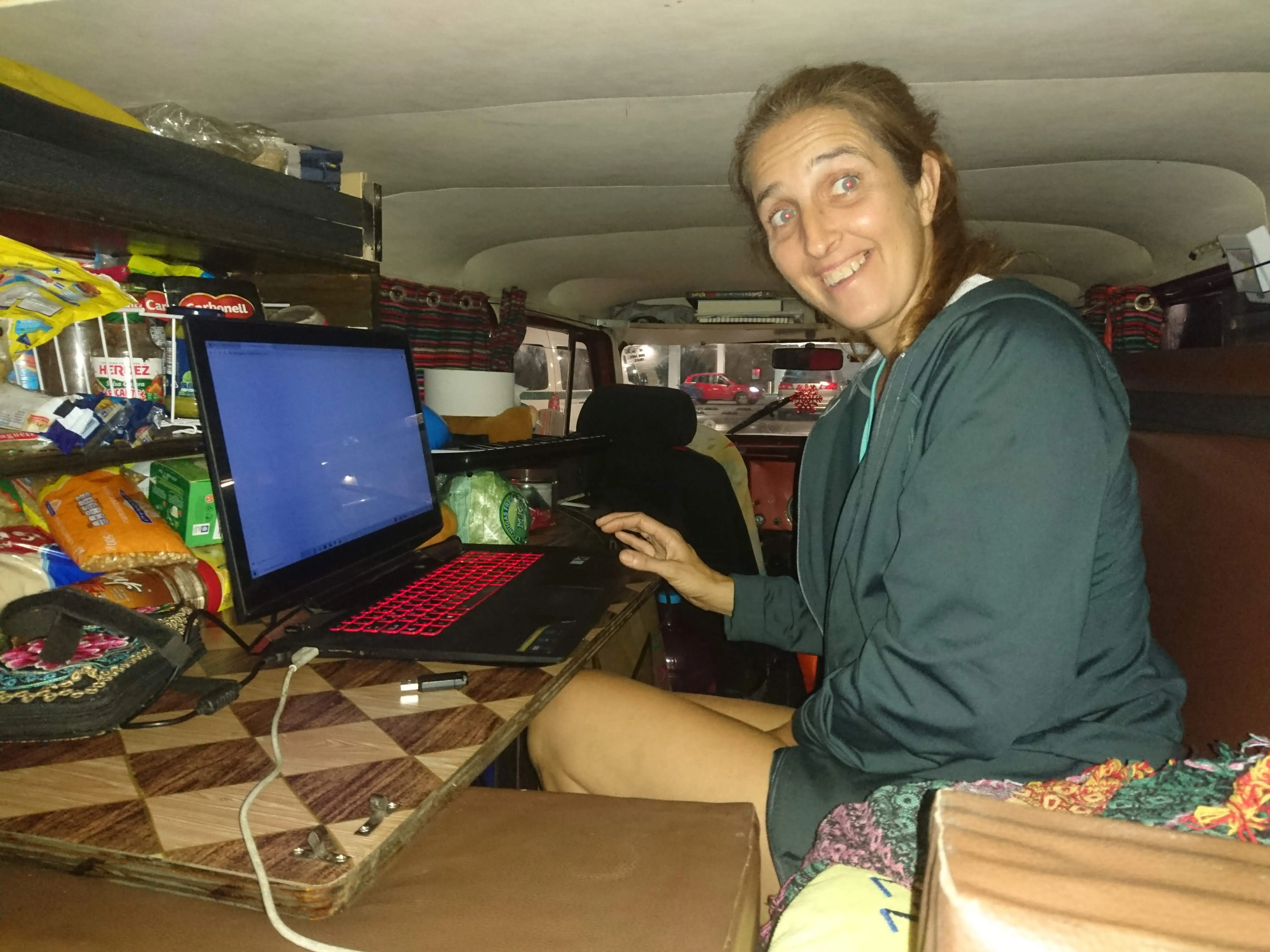 BelkCar Informática trabajando — Redes Sociales